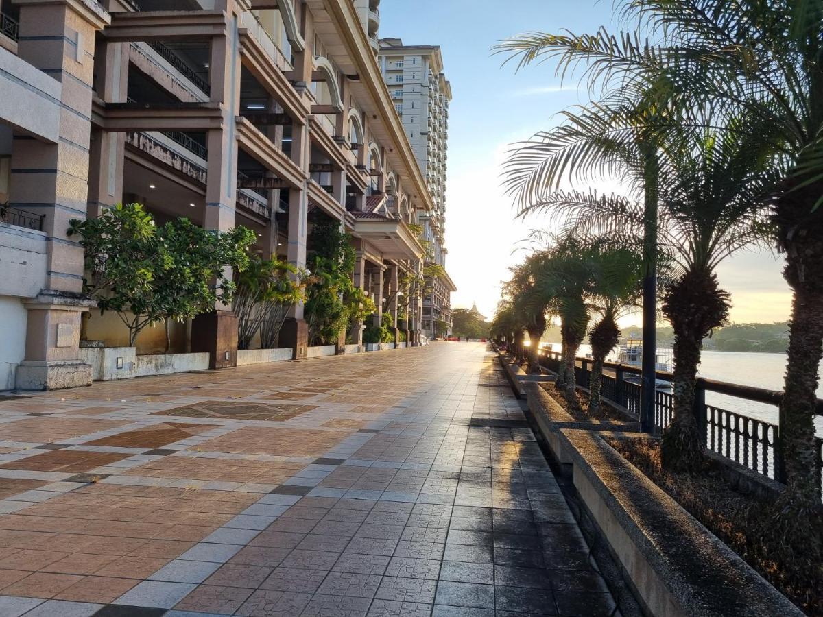 Kenyalang Emerald Riverine Resort Homestay Kuching Exterior photo