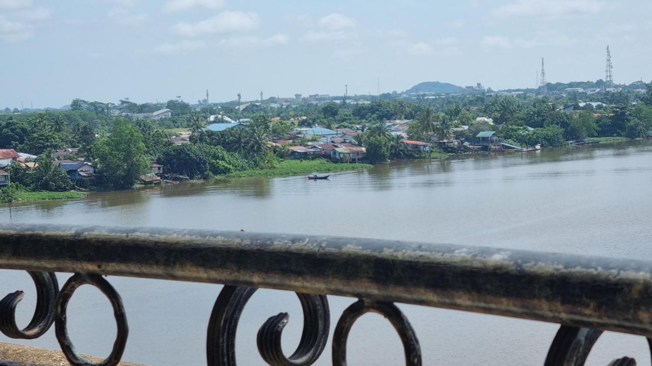 Kenyalang Emerald Riverine Resort Homestay Kuching Exterior photo