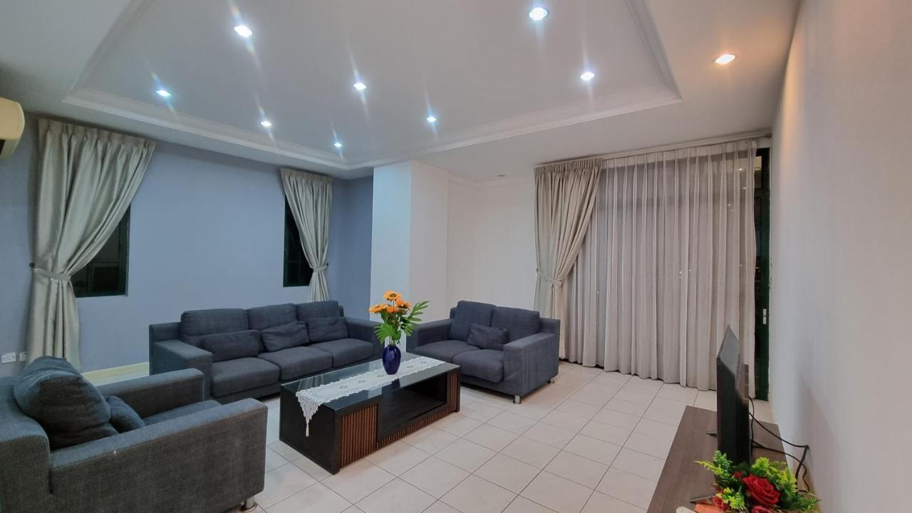 Kenyalang Emerald Riverine Resort Homestay Kuching Exterior photo