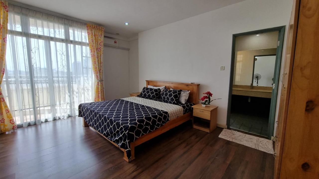 Kenyalang Emerald Riverine Resort Homestay Kuching Exterior photo